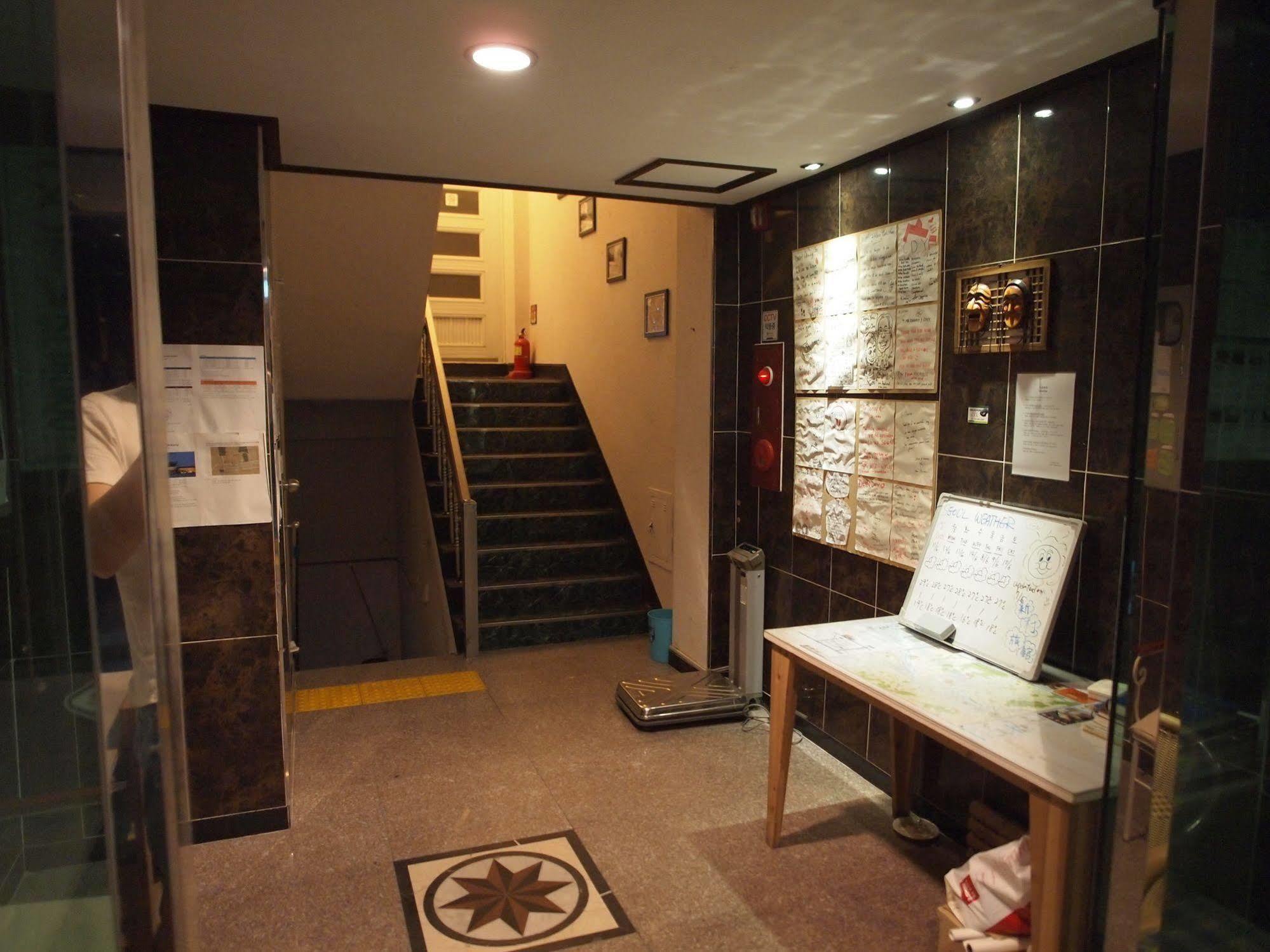 D.H Sinchon Guesthouse Seoul Exterior foto